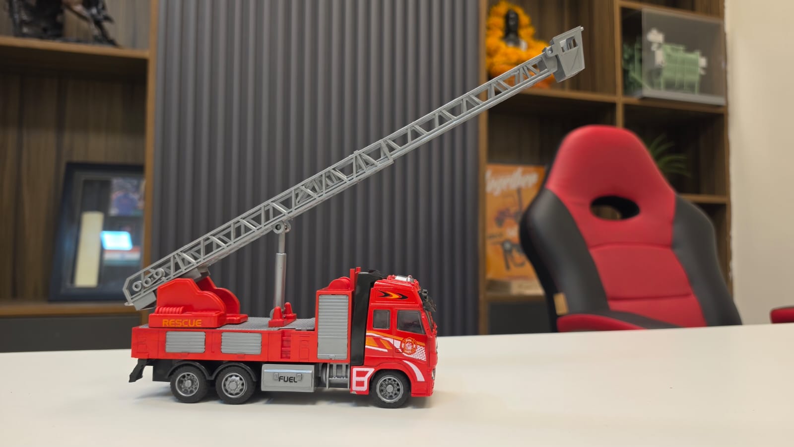 Aerial Ladder Fire Rescue Truck